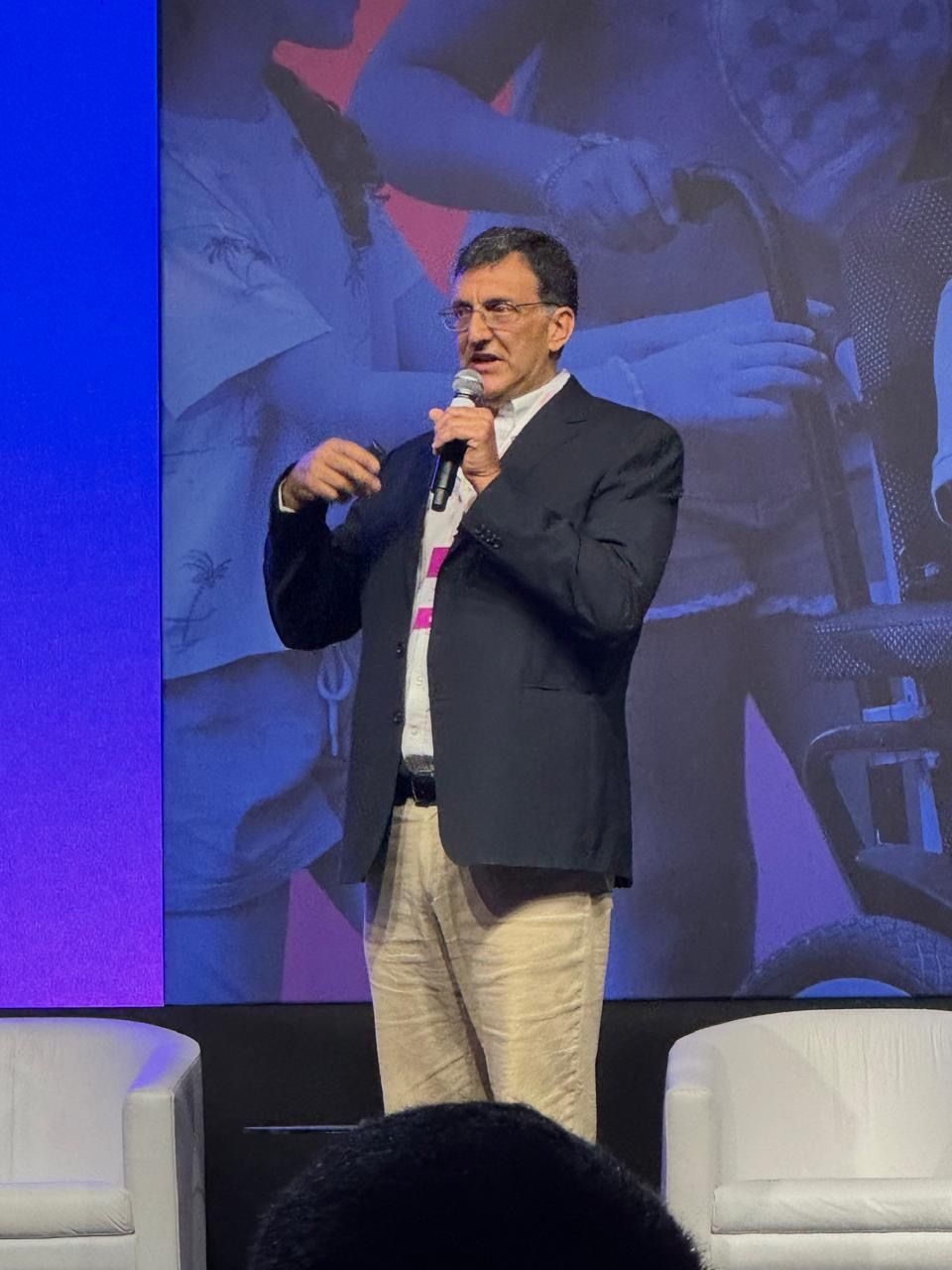Dr. Leonardo Cury em palestra